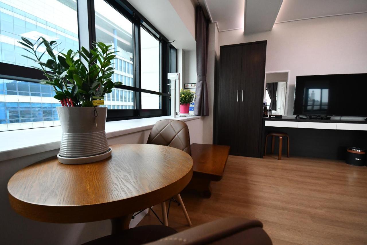 Hotel Wooin Mokpo Bagian luar foto