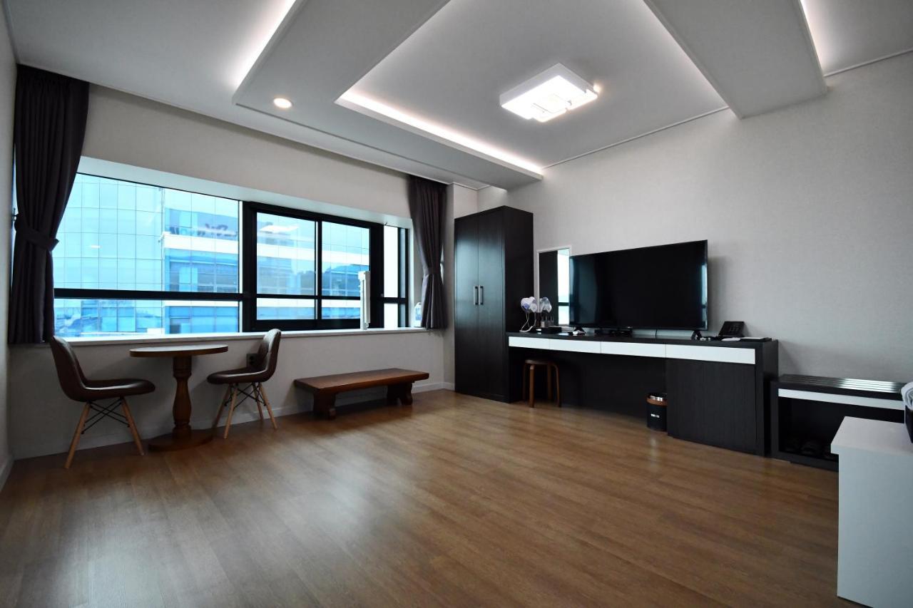 Hotel Wooin Mokpo Bagian luar foto